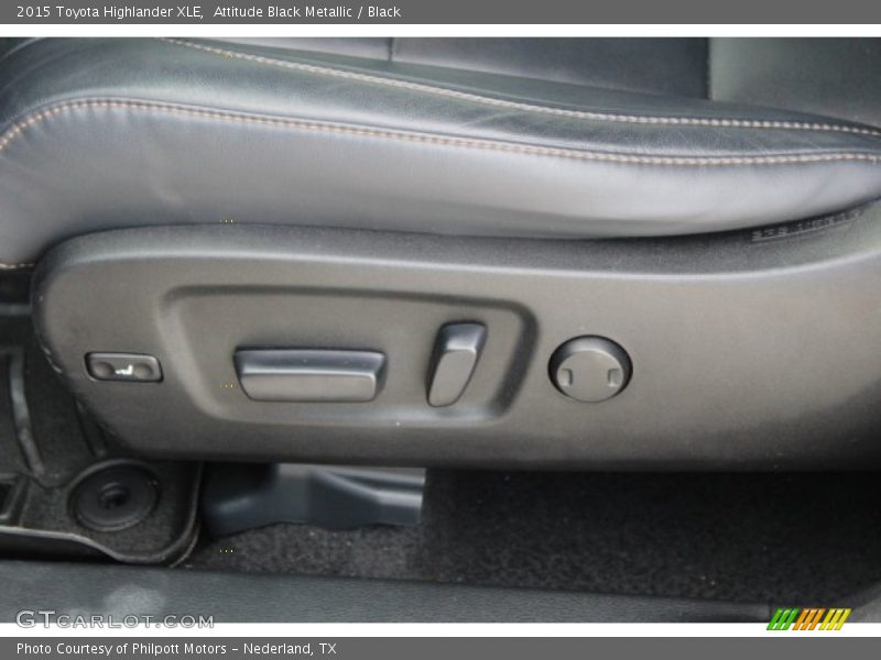 Attitude Black Metallic / Black 2015 Toyota Highlander XLE