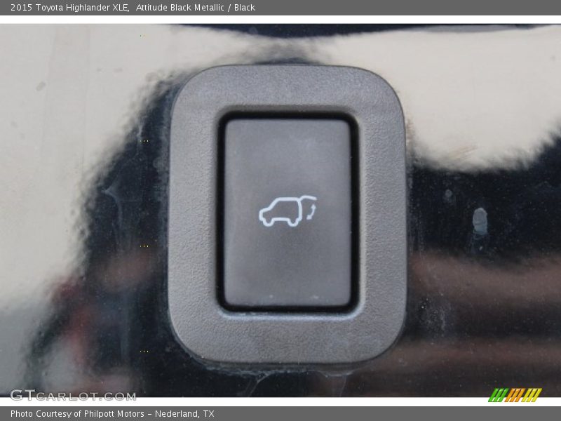 Attitude Black Metallic / Black 2015 Toyota Highlander XLE