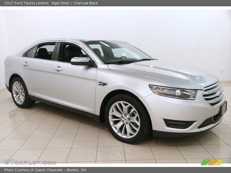 Front 3/4 View of 2017 Taurus Limited