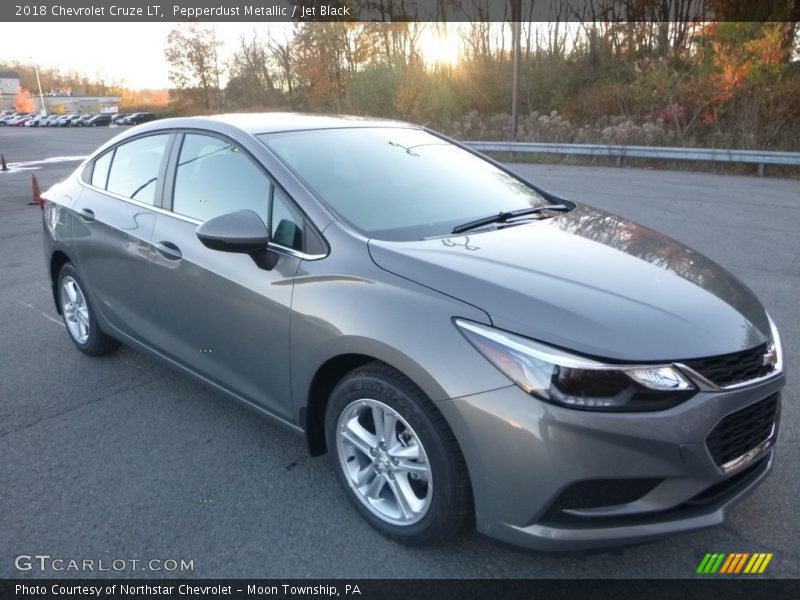 Pepperdust Metallic / Jet Black 2018 Chevrolet Cruze LT