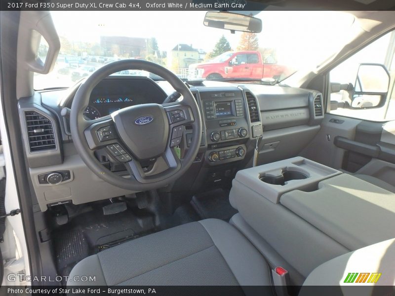 Oxford White / Medium Earth Gray 2017 Ford F350 Super Duty XL Crew Cab 4x4