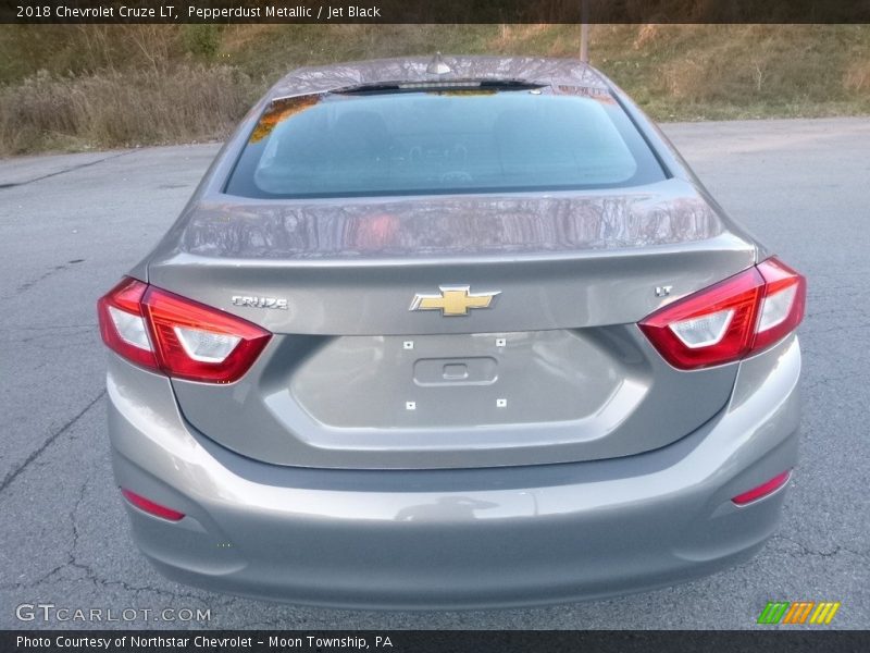 Pepperdust Metallic / Jet Black 2018 Chevrolet Cruze LT
