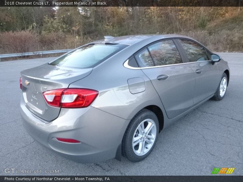 Pepperdust Metallic / Jet Black 2018 Chevrolet Cruze LT