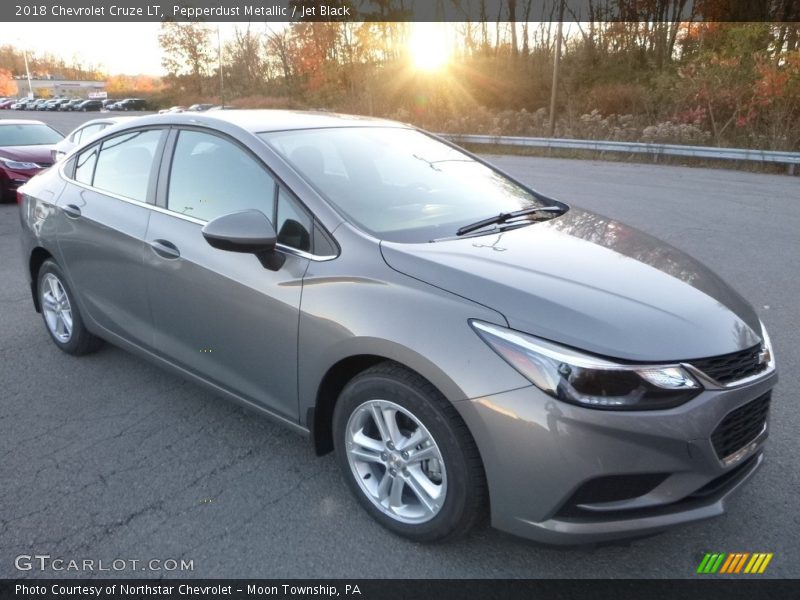 Pepperdust Metallic / Jet Black 2018 Chevrolet Cruze LT