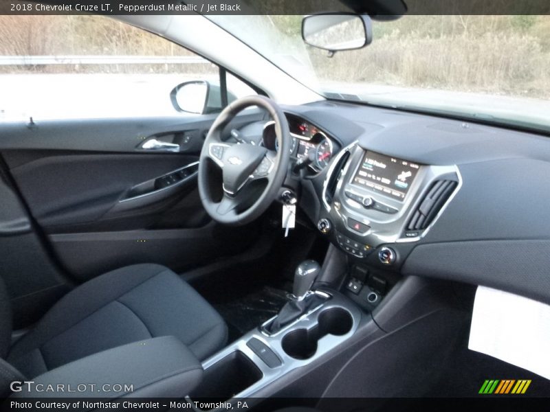 Pepperdust Metallic / Jet Black 2018 Chevrolet Cruze LT