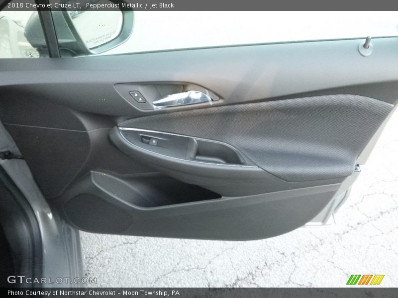 Pepperdust Metallic / Jet Black 2018 Chevrolet Cruze LT