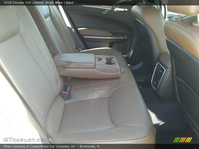 Bright White / Black 2018 Chrysler 300 Limited