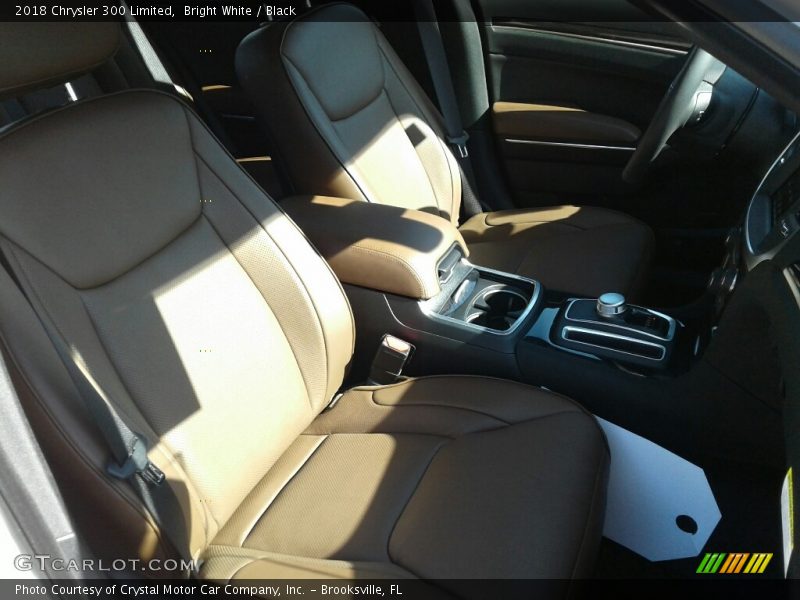 Bright White / Black 2018 Chrysler 300 Limited
