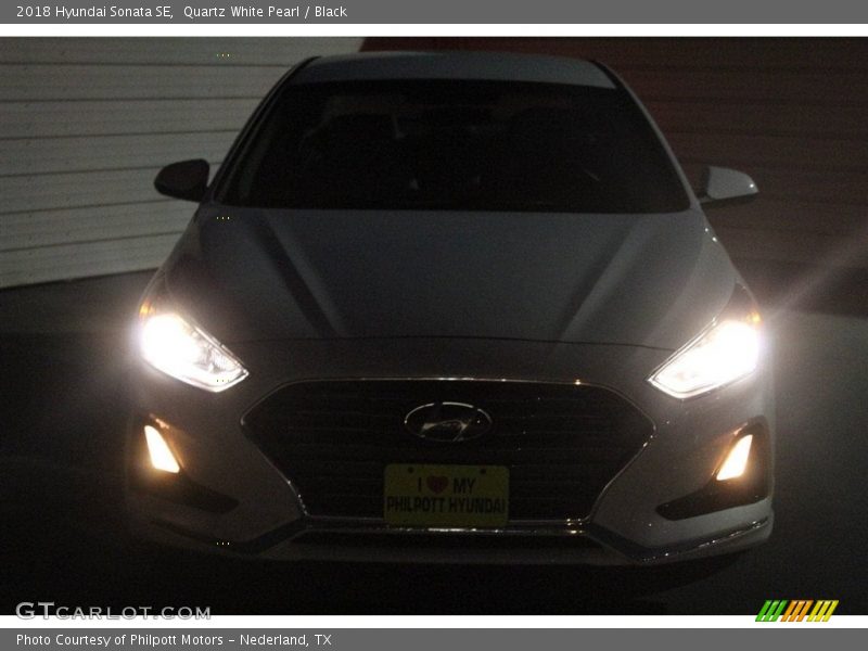 Quartz White Pearl / Black 2018 Hyundai Sonata SE