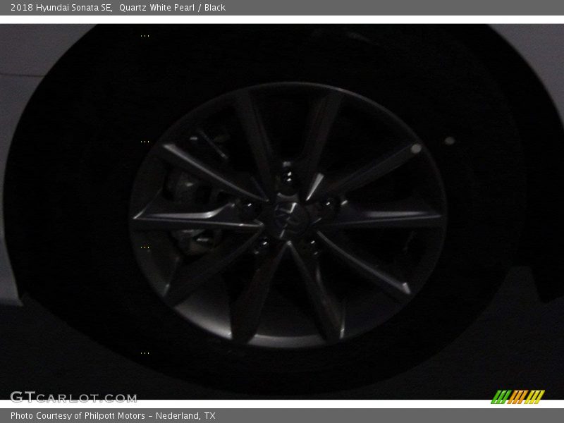 Quartz White Pearl / Black 2018 Hyundai Sonata SE