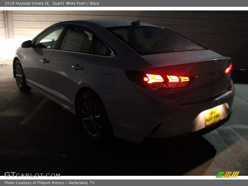 Quartz White Pearl / Black 2018 Hyundai Sonata SE