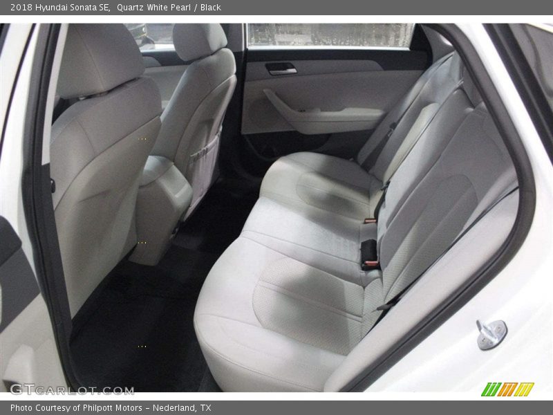 Quartz White Pearl / Black 2018 Hyundai Sonata SE