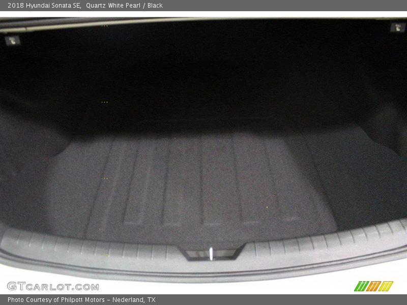 Quartz White Pearl / Black 2018 Hyundai Sonata SE