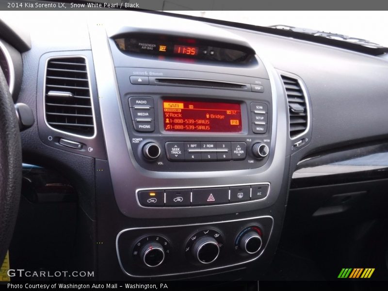 Snow White Pearl / Black 2014 Kia Sorento LX