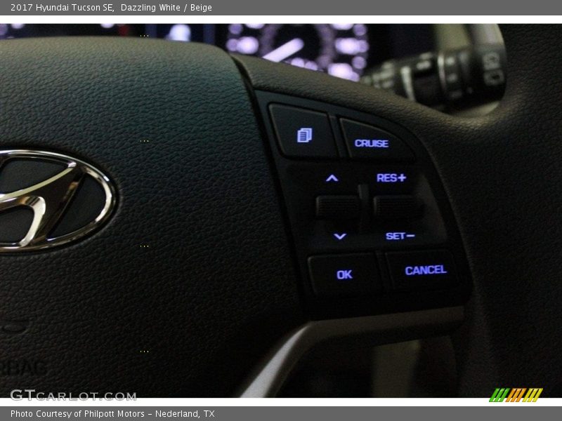 Dazzling White / Beige 2017 Hyundai Tucson SE