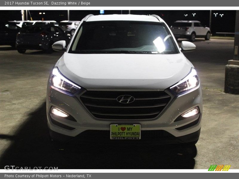 Dazzling White / Beige 2017 Hyundai Tucson SE