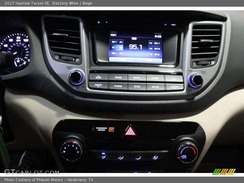 Dazzling White / Beige 2017 Hyundai Tucson SE