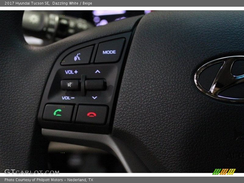 Dazzling White / Beige 2017 Hyundai Tucson SE