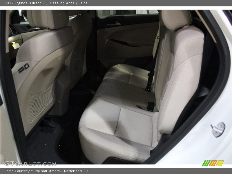 Dazzling White / Beige 2017 Hyundai Tucson SE