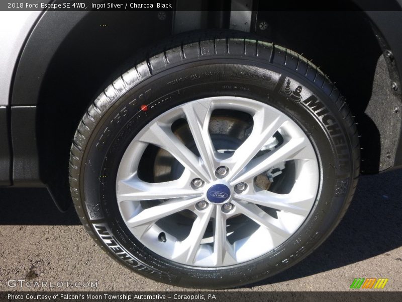 Ingot Silver / Charcoal Black 2018 Ford Escape SE 4WD