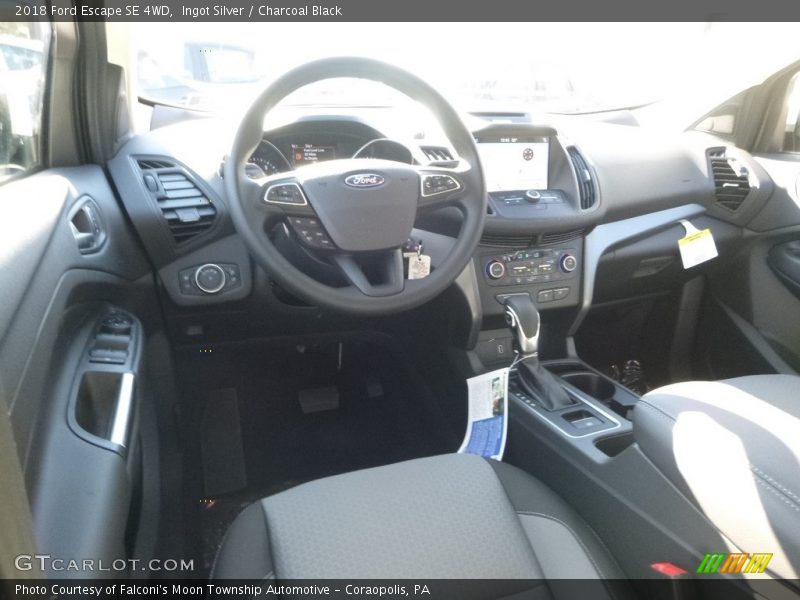 Ingot Silver / Charcoal Black 2018 Ford Escape SE 4WD