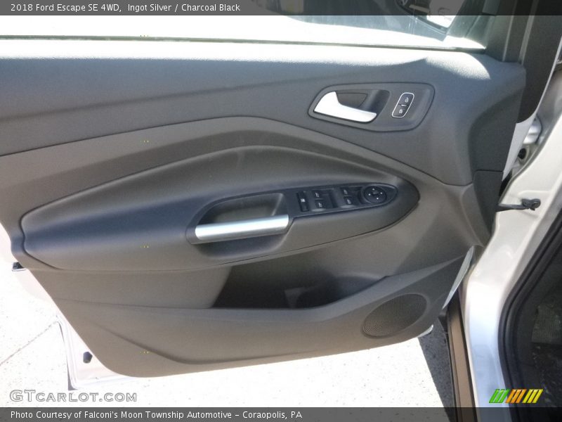 Ingot Silver / Charcoal Black 2018 Ford Escape SE 4WD