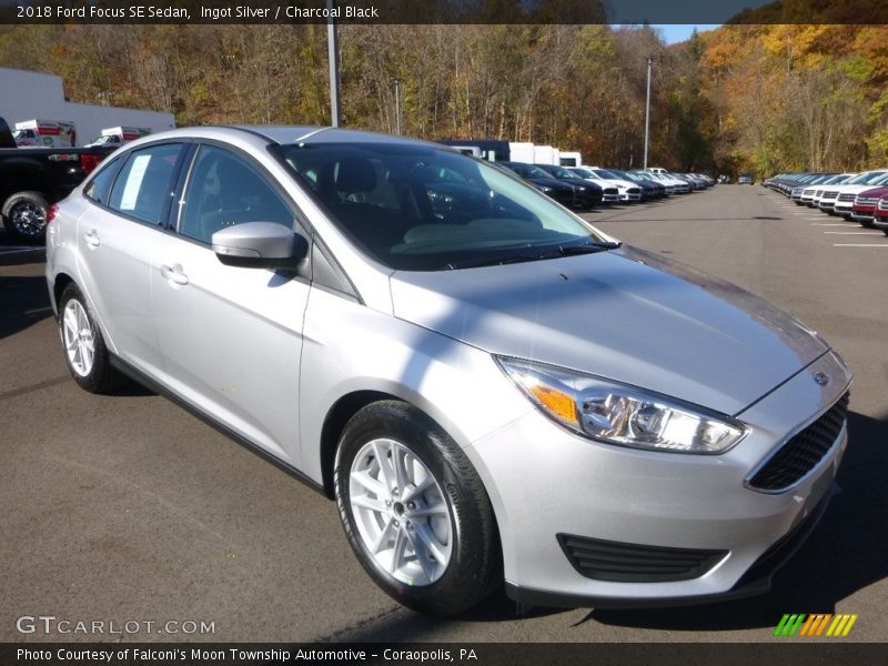 Ingot Silver / Charcoal Black 2018 Ford Focus SE Sedan