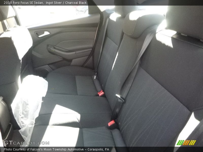 Ingot Silver / Charcoal Black 2018 Ford Focus SE Sedan