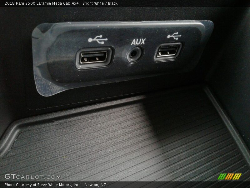 Bright White / Black 2018 Ram 3500 Laramie Mega Cab 4x4