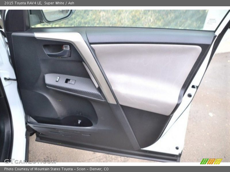 Super White / Ash 2015 Toyota RAV4 LE