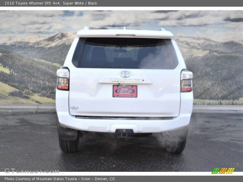 Super White / Black 2016 Toyota 4Runner SR5 4x4