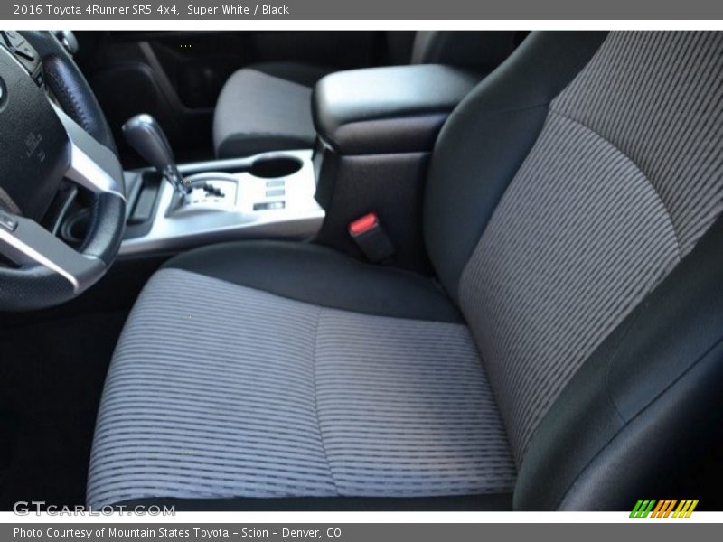 Super White / Black 2016 Toyota 4Runner SR5 4x4