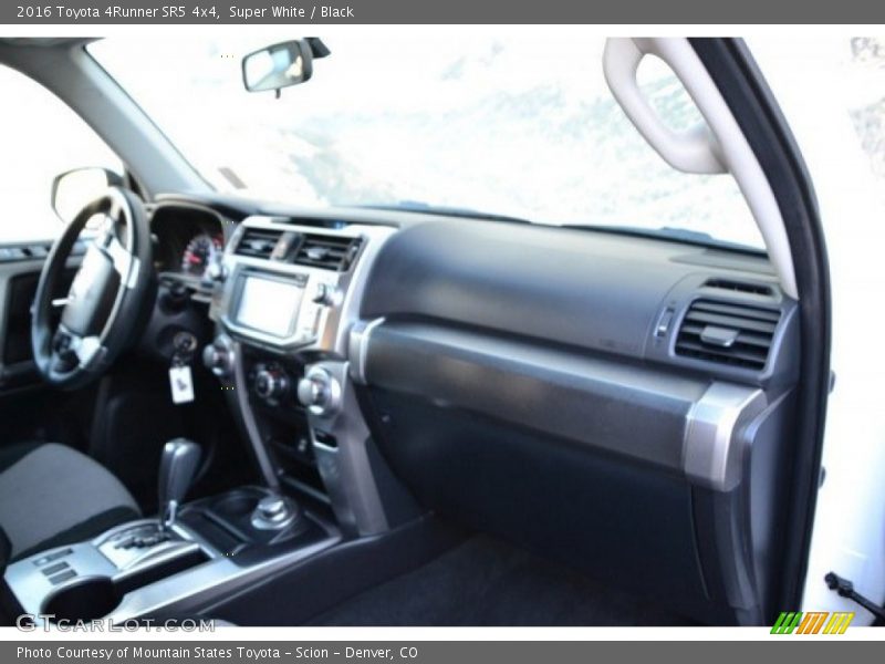 Super White / Black 2016 Toyota 4Runner SR5 4x4