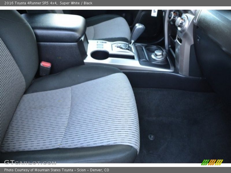 Super White / Black 2016 Toyota 4Runner SR5 4x4