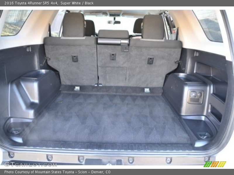 Super White / Black 2016 Toyota 4Runner SR5 4x4