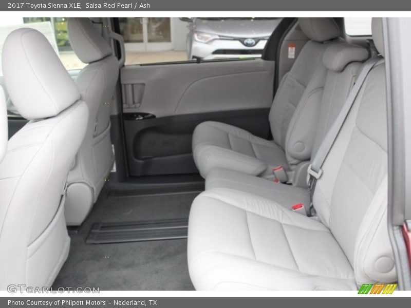 Salsa Red Pearl / Ash 2017 Toyota Sienna XLE