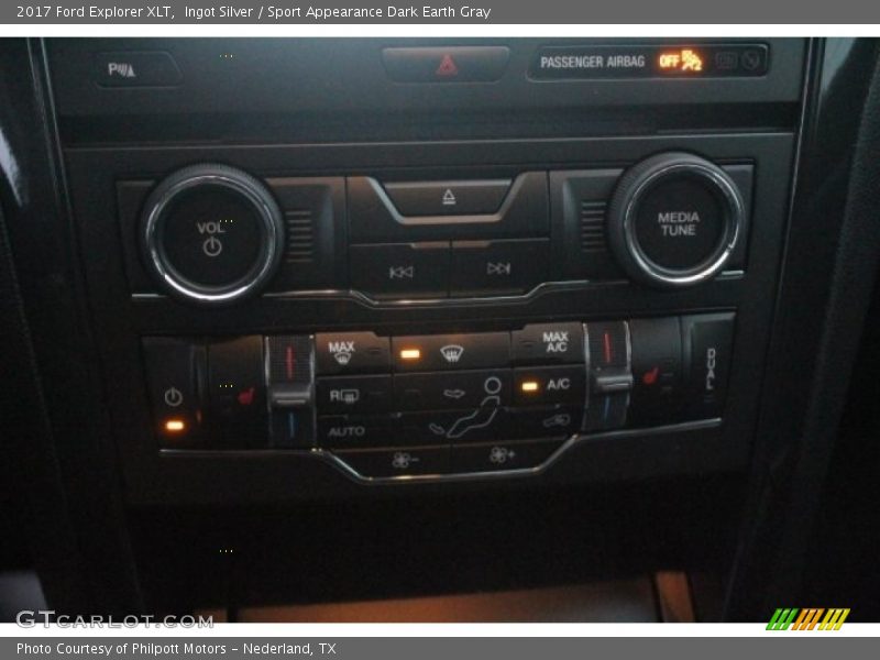 Ingot Silver / Sport Appearance Dark Earth Gray 2017 Ford Explorer XLT