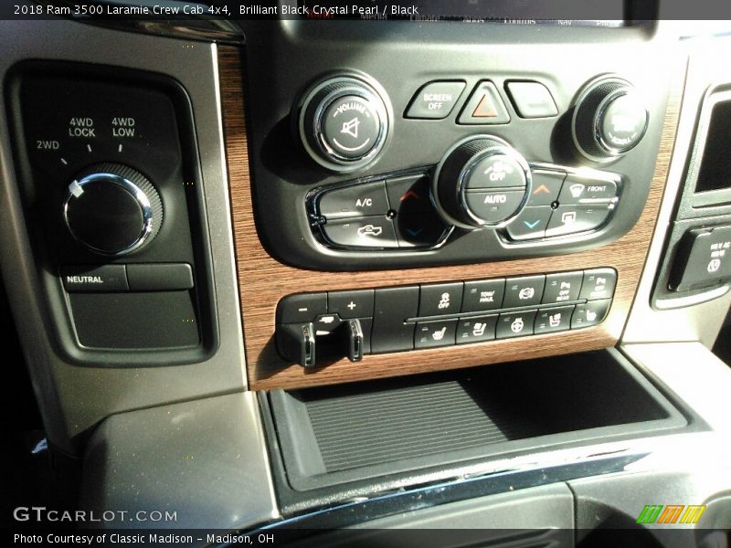 Brilliant Black Crystal Pearl / Black 2018 Ram 3500 Laramie Crew Cab 4x4