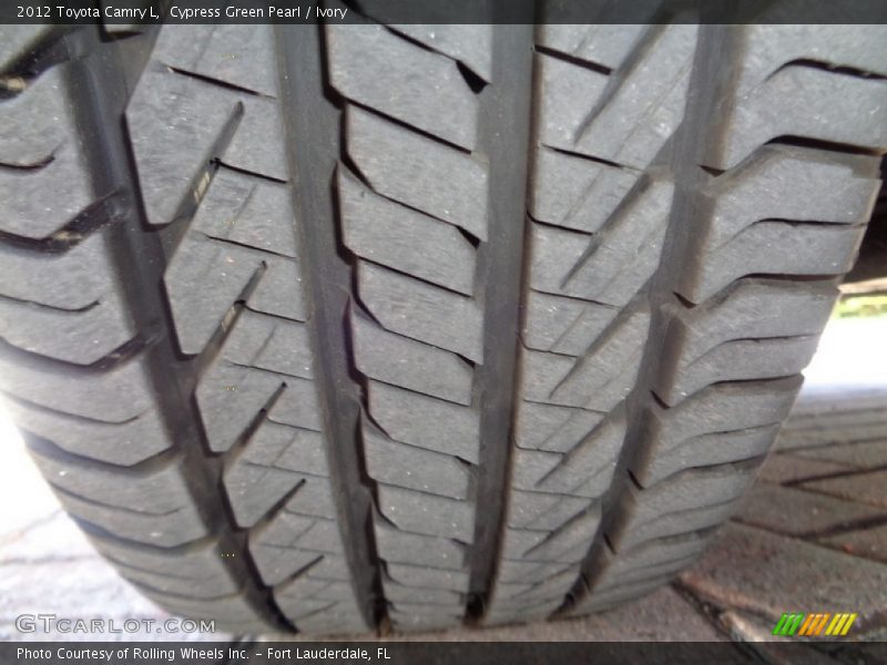 Cypress Green Pearl / Ivory 2012 Toyota Camry L