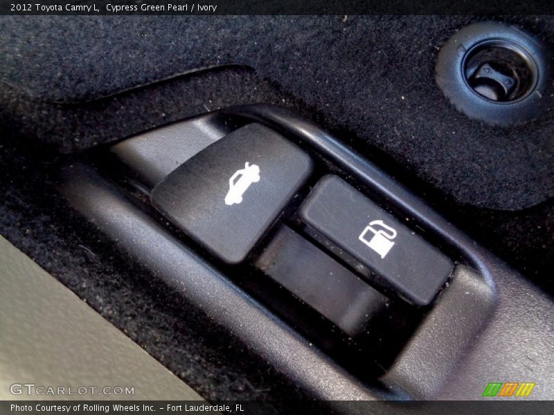 Cypress Green Pearl / Ivory 2012 Toyota Camry L