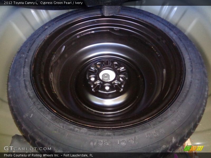 Cypress Green Pearl / Ivory 2012 Toyota Camry L