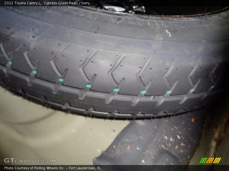Cypress Green Pearl / Ivory 2012 Toyota Camry L