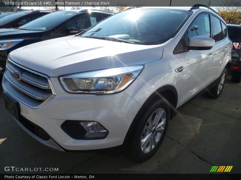 White Platinum / Charcoal Black 2018 Ford Escape SE 4WD