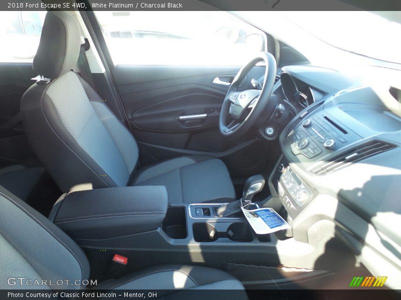 White Platinum / Charcoal Black 2018 Ford Escape SE 4WD