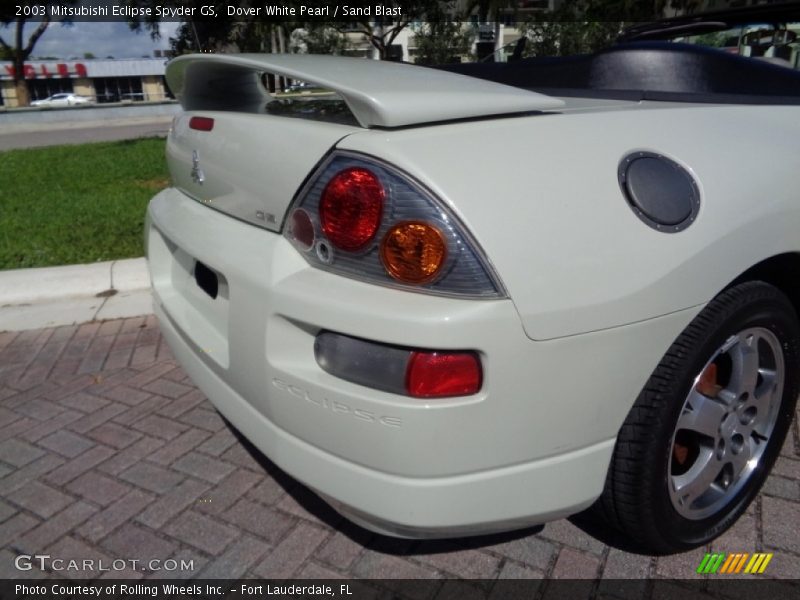 Dover White Pearl / Sand Blast 2003 Mitsubishi Eclipse Spyder GS