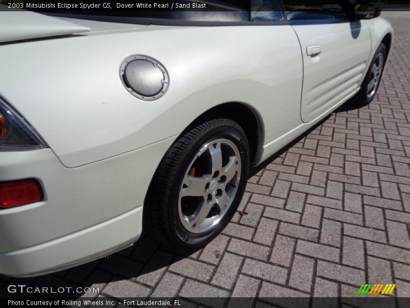 Dover White Pearl / Sand Blast 2003 Mitsubishi Eclipse Spyder GS
