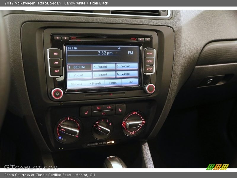 Candy White / Titan Black 2012 Volkswagen Jetta SE Sedan