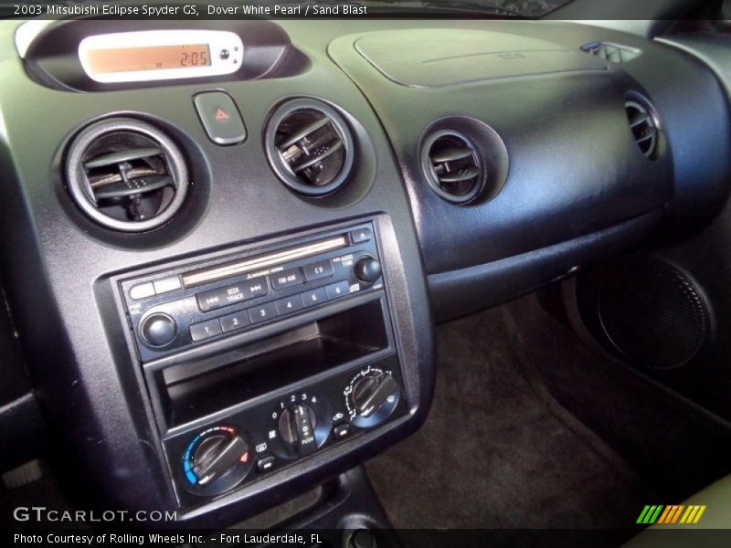 Dover White Pearl / Sand Blast 2003 Mitsubishi Eclipse Spyder GS