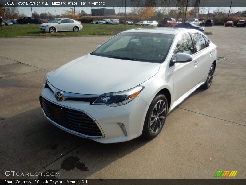 Blizzard White Pearl / Almond 2018 Toyota Avalon XLE