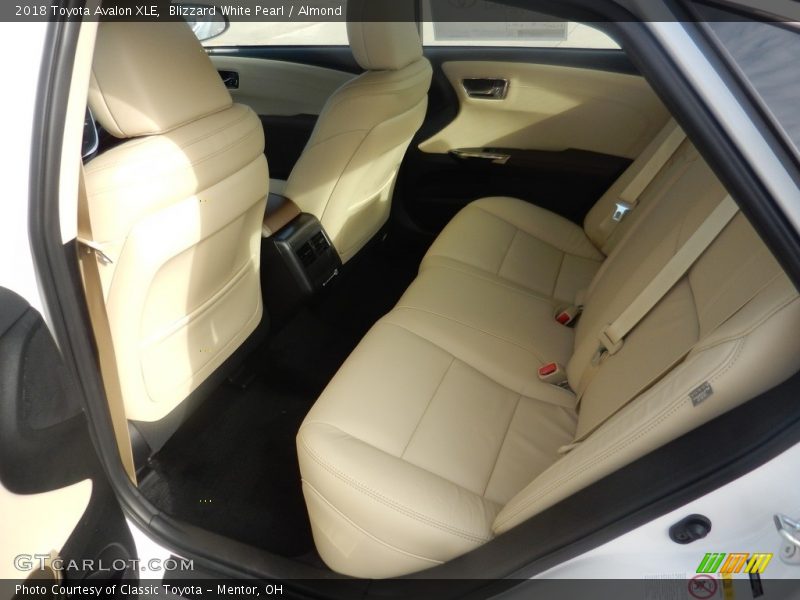 Blizzard White Pearl / Almond 2018 Toyota Avalon XLE